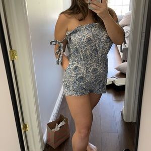 Floral romper size 6